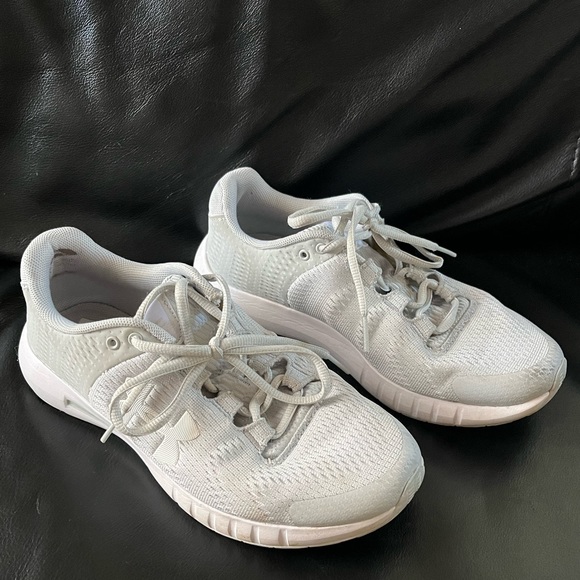 Under Armour Women's sz 7 running shoes - Picture 3 of 5